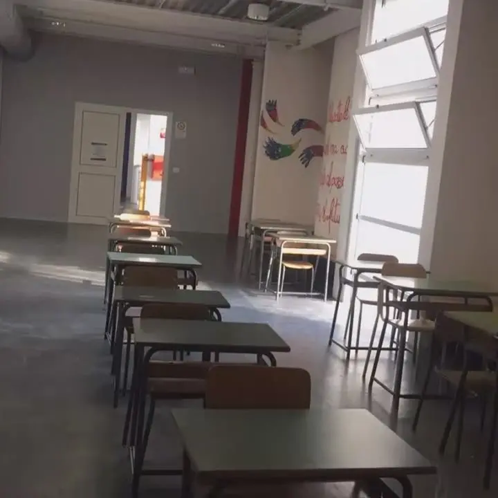 «Segnalate le scuole con le finestre aperte». Spirlì sui social supera il limite della decenza