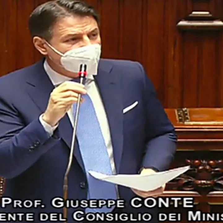 Conte parla alla Camera: «Qui a testa alta. C’era bisogno di aprire una crisi?»