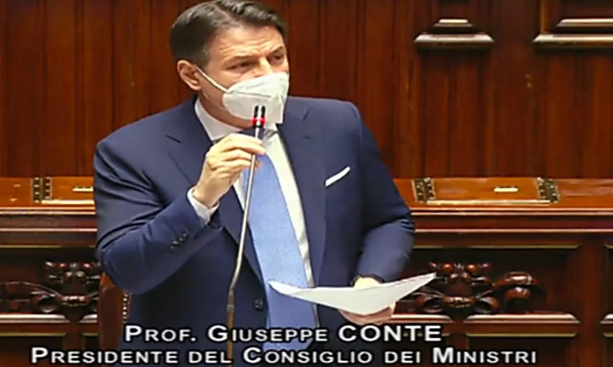 Conte parla alla Camera: «Qui a testa alta. C’era bisogno di aprire una crisi?»