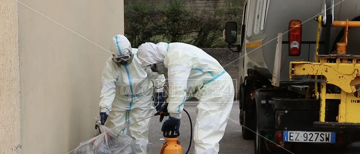 Rifiuti dei malati Covid, rimpallo di competenze e la spazzatura non la ritira nessuno