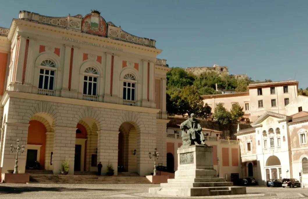 Teatro Rendano, cent’anni di solitudine: dalle bombe (vere e finte) alla colonizzazione dei privati