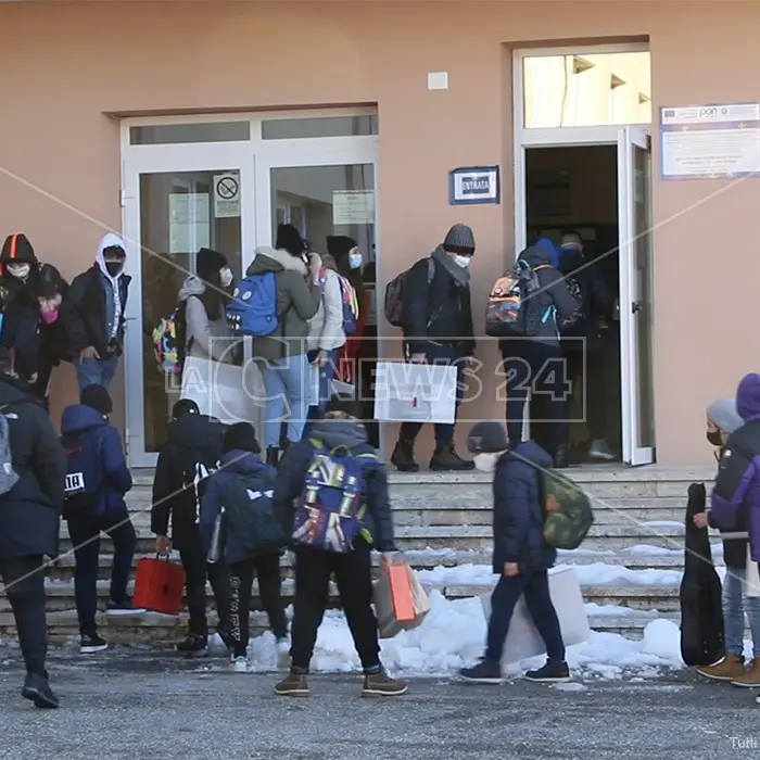 Mormanno: l'emozionante ritorno a scuola dopo due mesi di stop