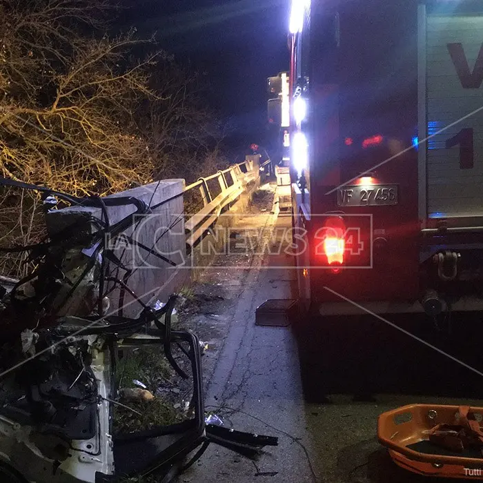 Castrovillari, volano con l’automobile giù da un ponte: ferite due persone
