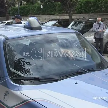 Reggio Calabria, ruba tablet e contanti in un negozio: fermato 15enne