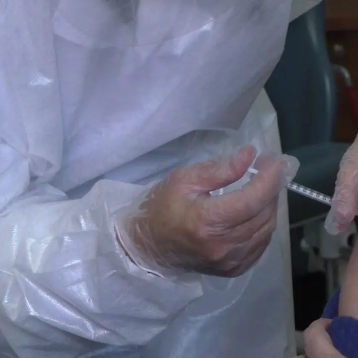 Vaccini, nella sola provincia di Cosenza impiegata la metà delle dosi finora usate in Calabria