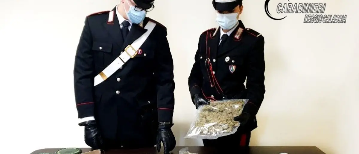 Trovato con circa 2 chili di marijuana in casa: arrestato 43enne di Cittanova
