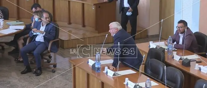 Cosenza, caos buoni spesa: Lo Gullo se la prende col personale del Welfare