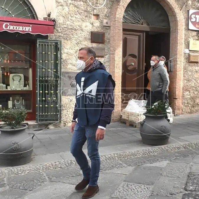 Basso profilo, Il notaio «compiacente» che stipulava atti fittiziamente intestati ad albanesi