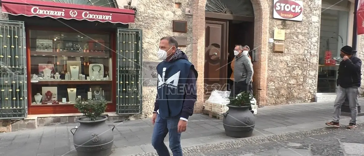 Basso profilo, Il notaio «compiacente» che stipulava atti fittiziamente intestati ad albanesi