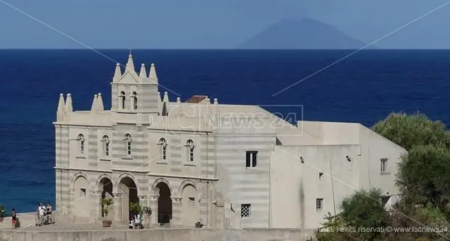 Capitale della Cultura, «Tropea battuta da Procida per colpa del sindaco Macrì»