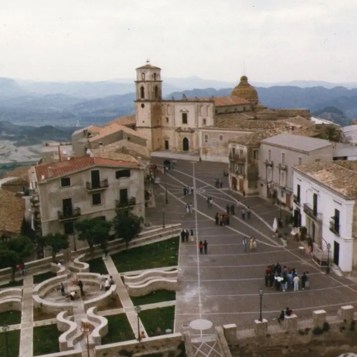 Basso profilo, anche un assessore di Santa Severina ai domiciliari