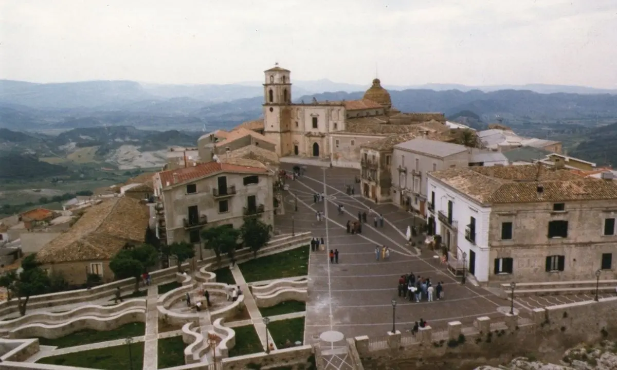 Basso profilo, anche un assessore di Santa Severina ai domiciliari