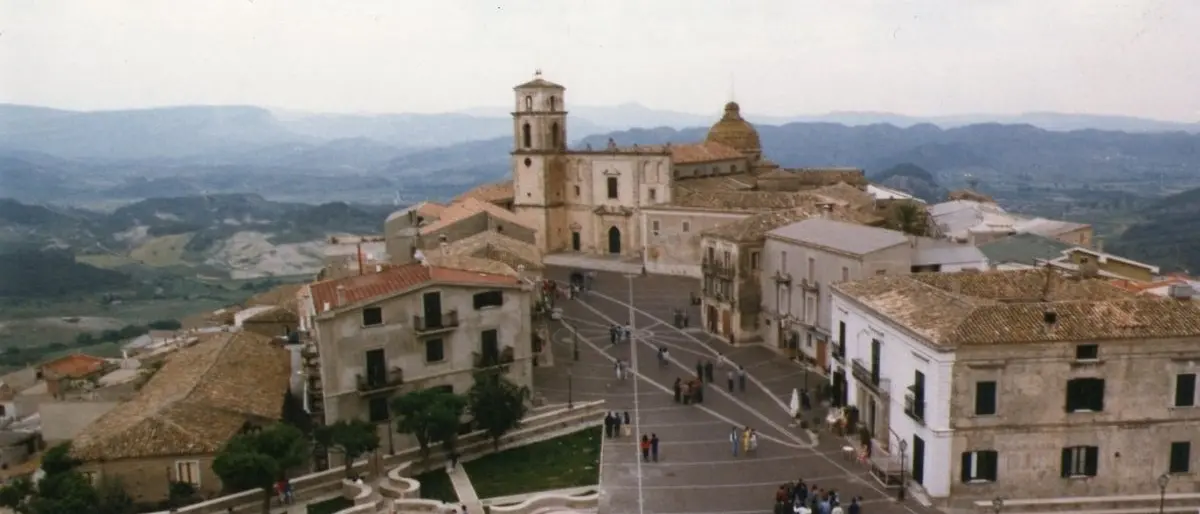 Basso profilo, anche un assessore di Santa Severina ai domiciliari