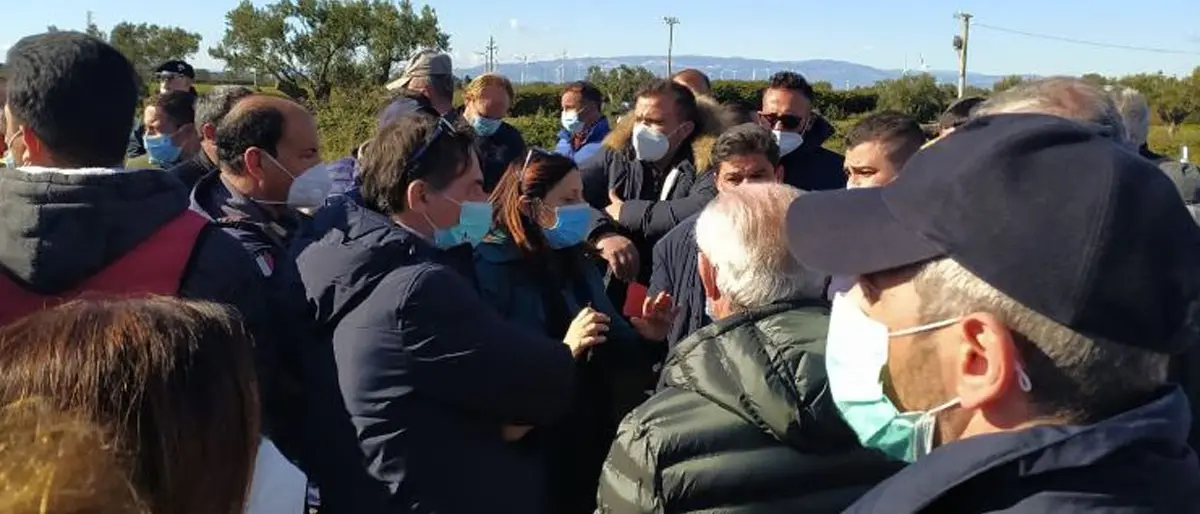 Isola Capo Rizzuto, protesta degli agricoltori: lunedì tavolo in Regione