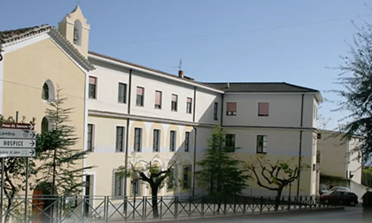 Covid, 23 anziani positivi nella Rsa di Cassano allo Jonio: giovedì in 30 erano stati vaccinati