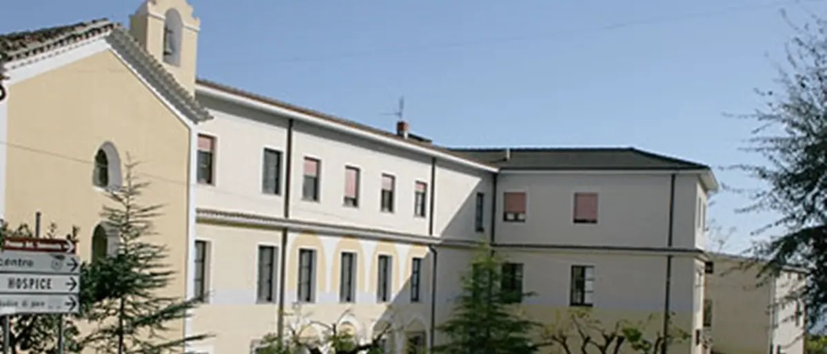 Covid, 23 anziani positivi nella Rsa di Cassano allo Jonio: giovedì in 30 erano stati vaccinati