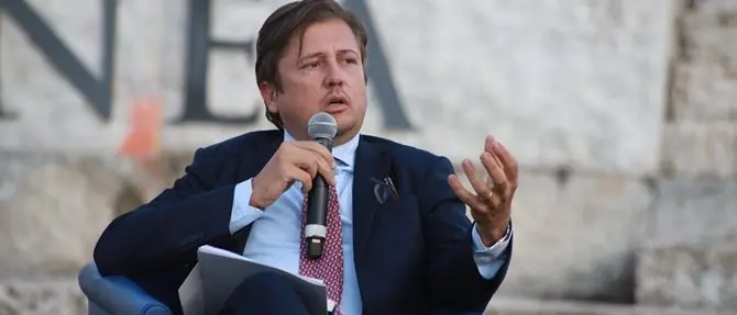 Vaccino anti-Covid, Sileri: «Slitteranno di 4 settimane per gli over 80»