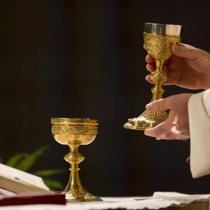 Covid Cosenza, sacerdote celebra la messa poi scopre di essere positivo