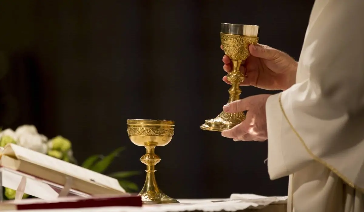 Covid Cosenza, sacerdote celebra la messa poi scopre di essere positivo