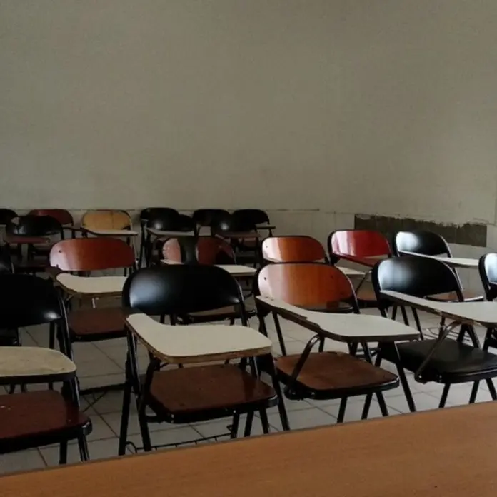 Lamezia, lezioni in classe nonostante i divieti: sanzionata scuola privata