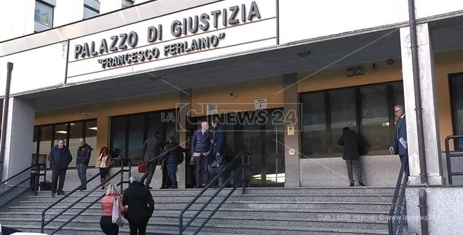 Beccato con la droga, 27enne dai domiciliari all'obbligo di dimora