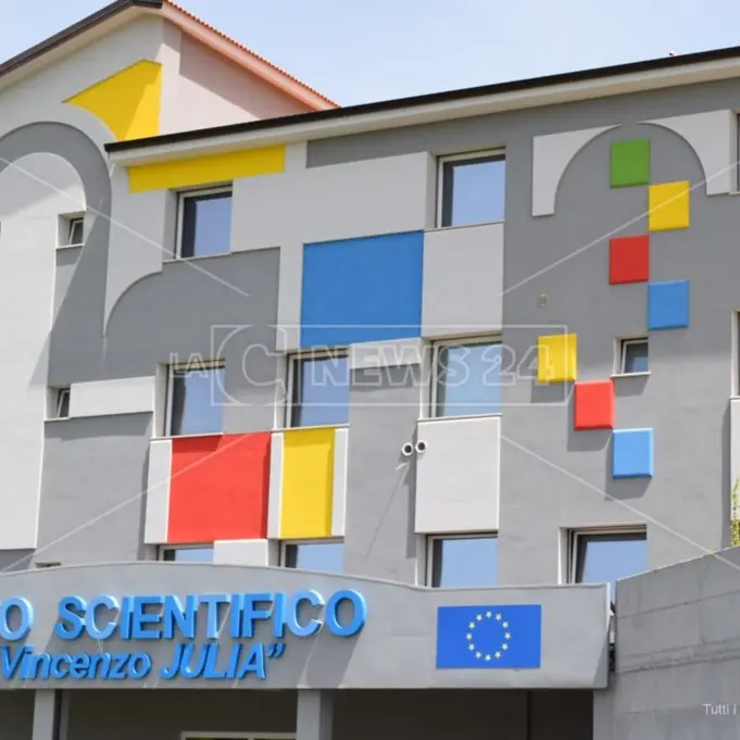 Acri, l’appello della preside del liceo Julia a Spirlì: «Rinviare l'inizio delle lezioni in presenza»