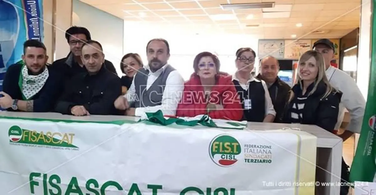 Lavoratori bar aeroporto Lamezia licenziati, Fisascat: «Nessuno ci ascolta»
