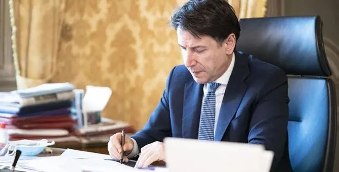 Crisi di governo, il premier Conte domani al Quirinale per le dimissioni