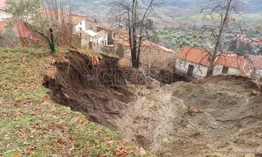 Rota Greca, frana nel corso della notte: sgomberate 40 persone
