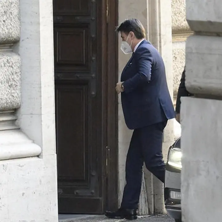 Governo, Conte si è dimesso. Domani Mattarella avvia le consultazioni