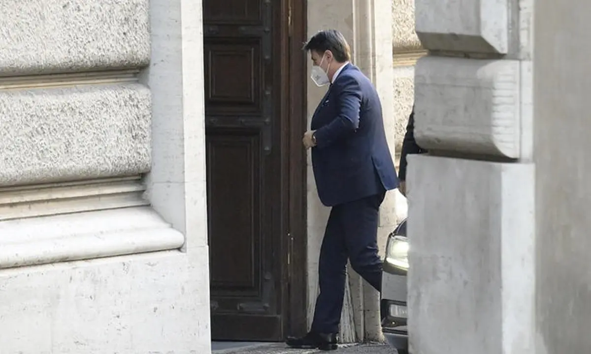 Governo, Conte si è dimesso. Domani Mattarella avvia le consultazioni