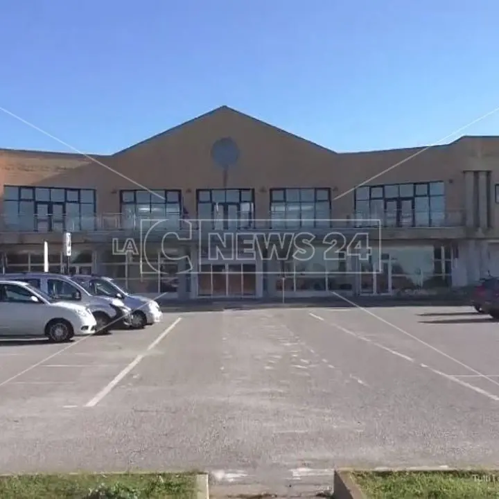 Aeroporti, Sacal: «Misure sanitarie garantito attività anche a Crotone e Reggio»