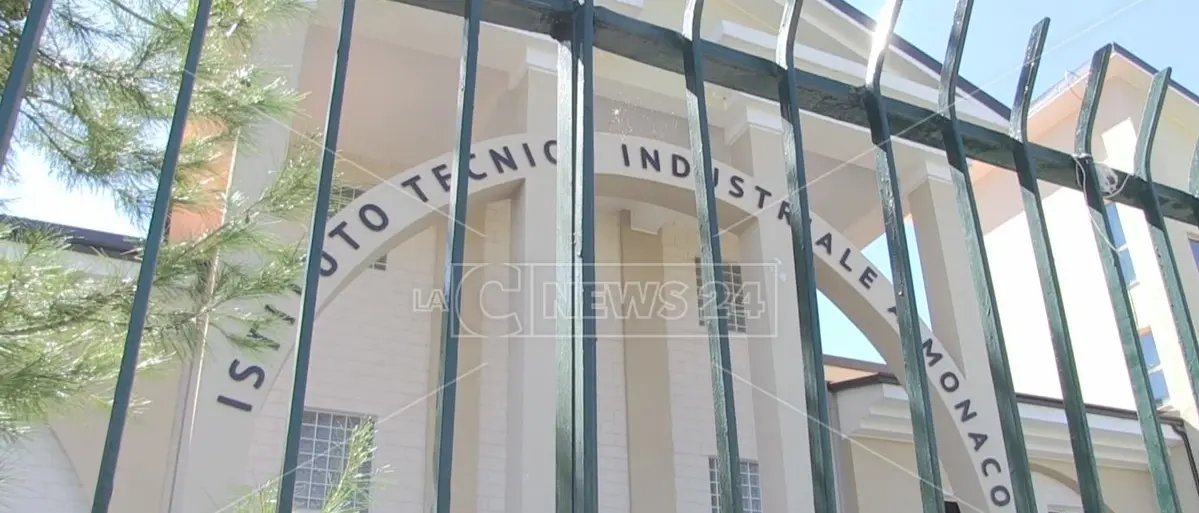 «I giovani non vogliono dimenticare», la Giornata della Memoria all'Istituto Monaco di Cosenza