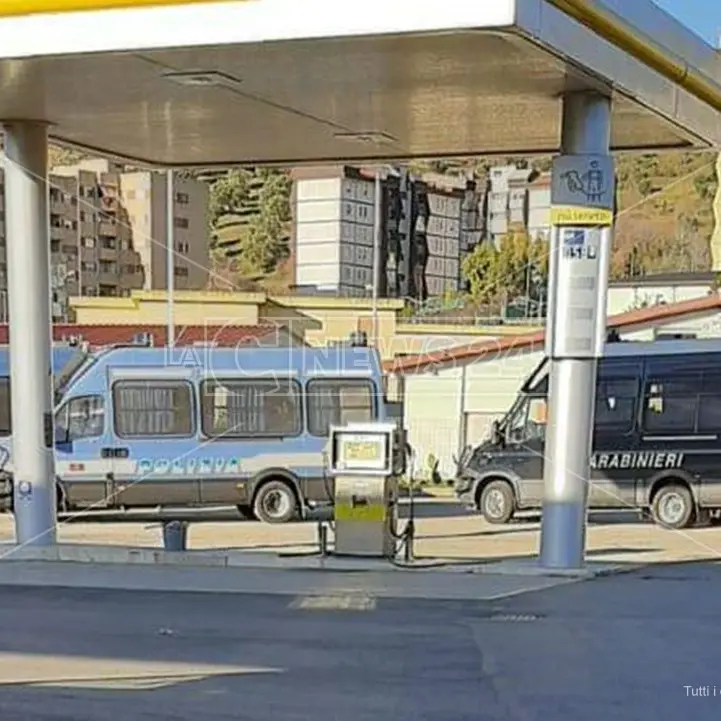 Catanzaro, al via lo sgombero di case occupate: sul posto anche reparti antisommossa