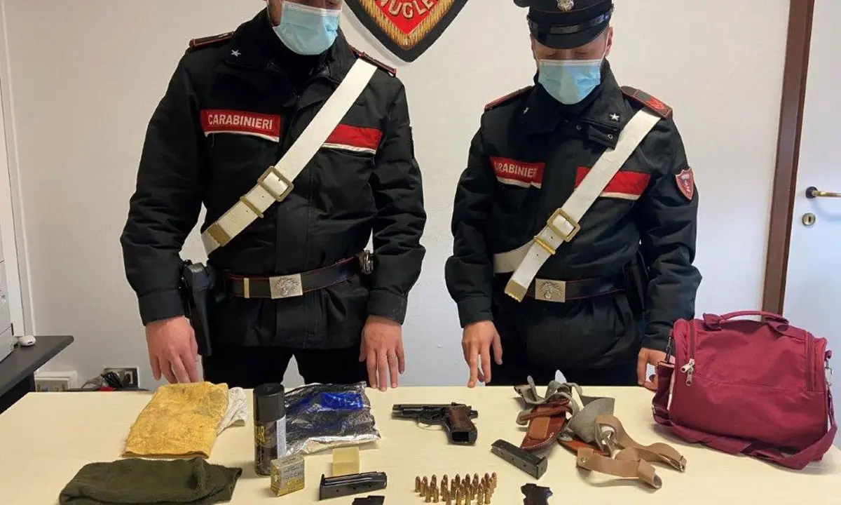 Cirò Marina, in auto con un’arma clandestina: arrestato 30enne