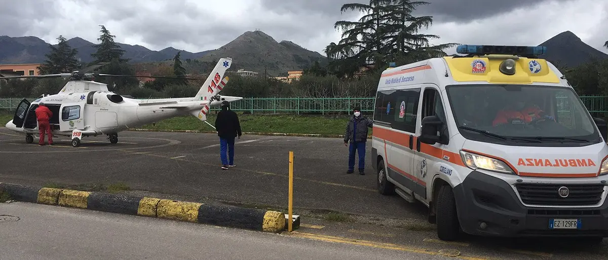 Morano Calabro, auto si ribalta: 91enne trasferito in elisoccorso all'ospedale