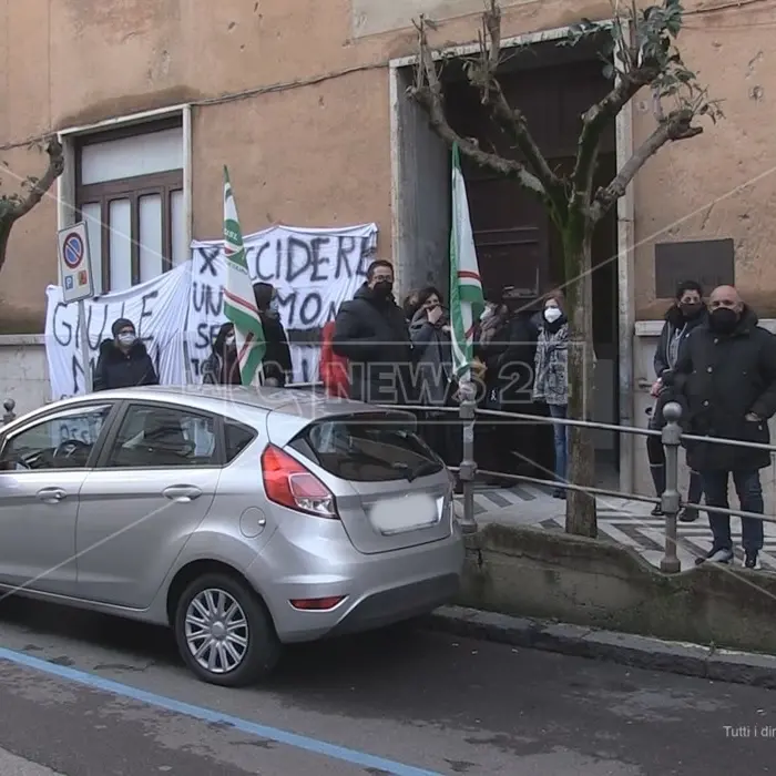 Cosenza, assistenza disabili e dializzati a rischio: «Il Comune trovi una soluzione»