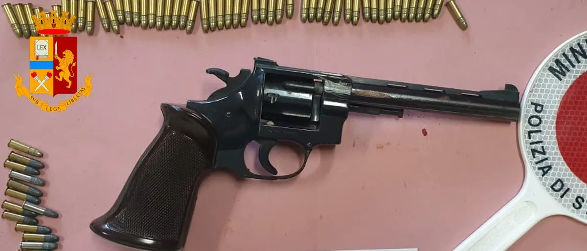 Corigliano Rossano, trovato con un revolver e 102 protettili: arrestato