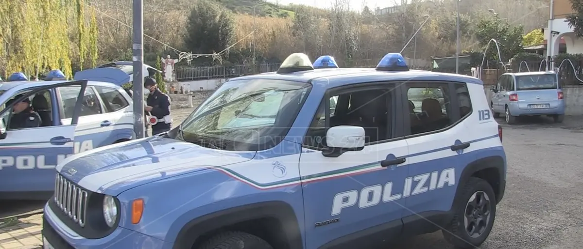 Furto di armi con spaccata a Cosenza, inquirenti setacciano il villaggio rom
