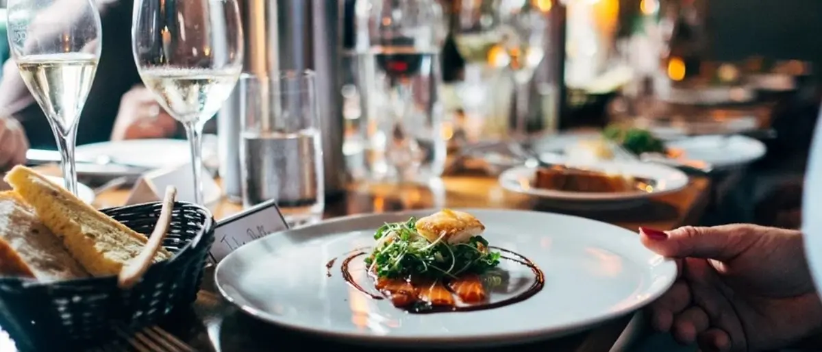 Calabria in zona gialla, ristoratori e commercianti beffati: si apre da lunedì