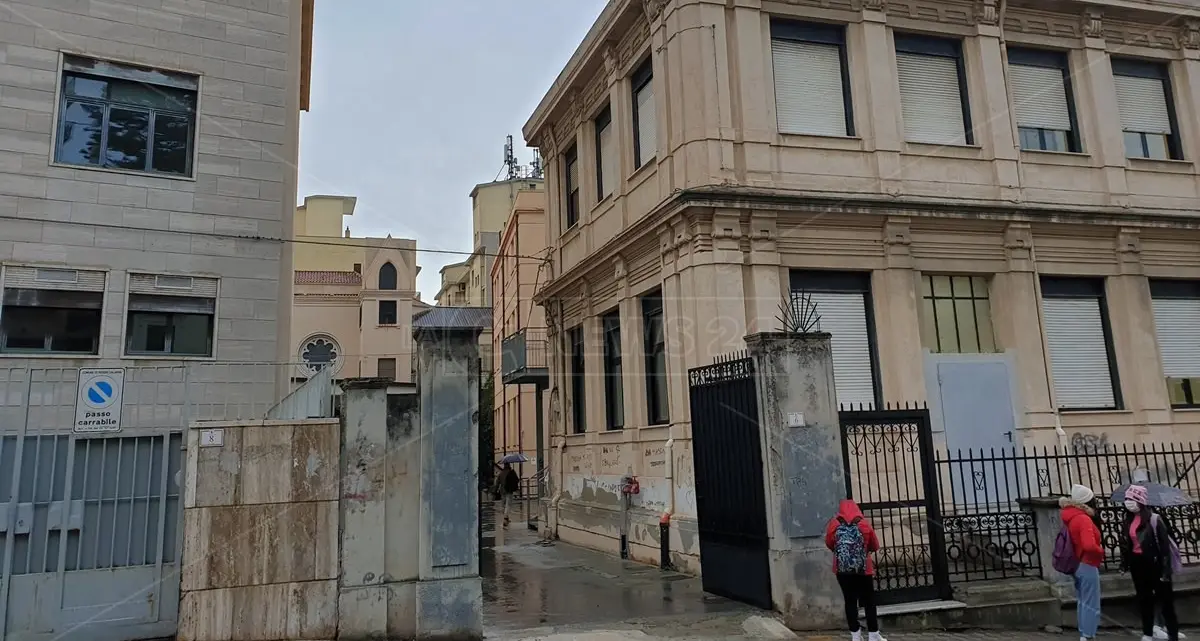 Scuola Calabria, il rientro degli studenti delle superiori tra timori e voglia di normalità