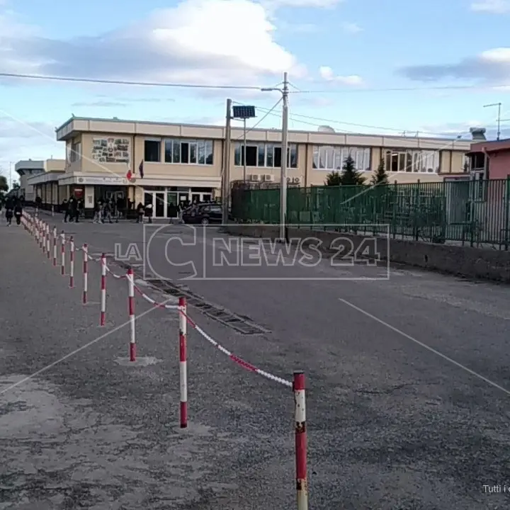Scuola Calabria, rientro in classe al liceo Scientifico di Crotone: solo 150 in Ddi