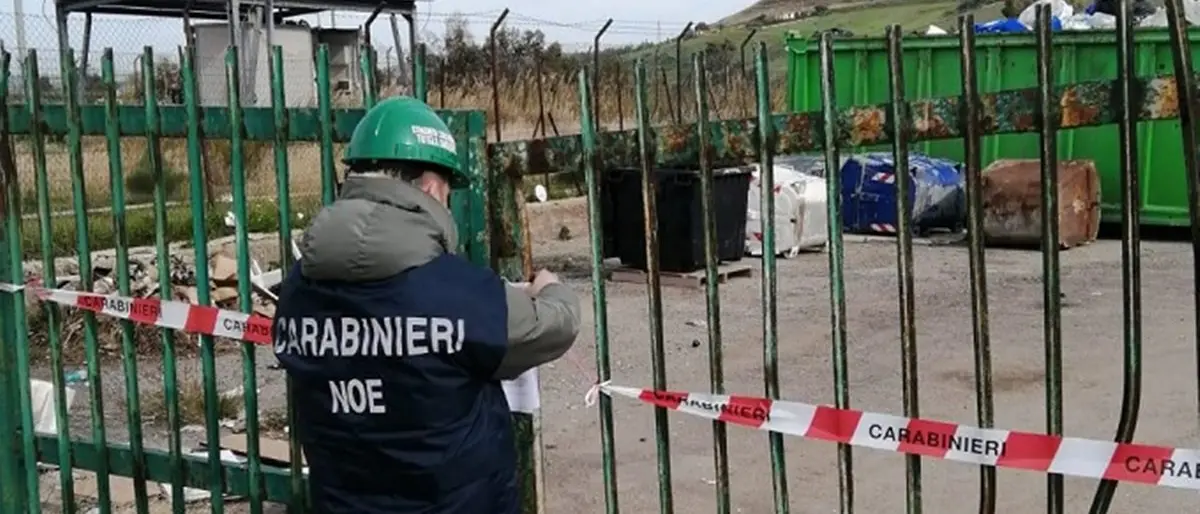 Sequestrato centro raccolta rifiuti nel Crotonese: amministratore denunciato