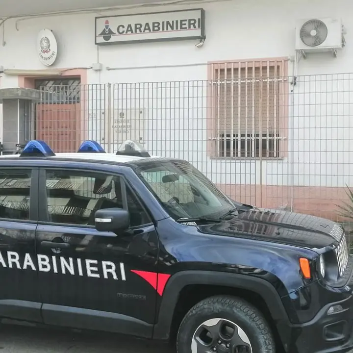 Tenta di accoltellare la compagna dopo un litigio: fermato 49enne nel Crotonese