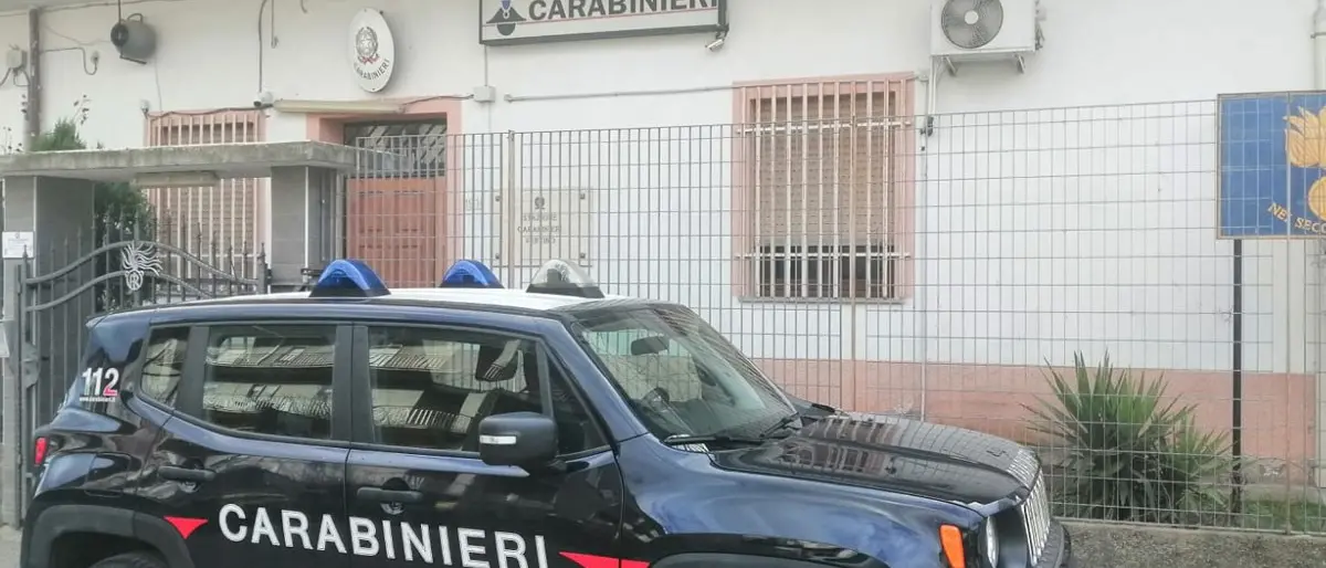 Tenta di accoltellare la compagna dopo un litigio: fermato 49enne nel Crotonese