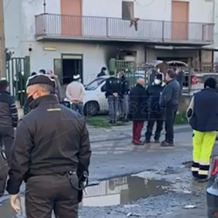 Corigliano-Rossano, sgomberata palazzina abusiva a Schiavonea