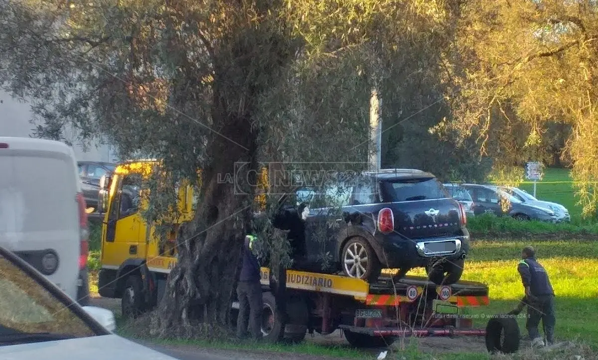 Incidente mortale a Gioia Tauro, perde il controllo dell’auto e finisce in un terreno