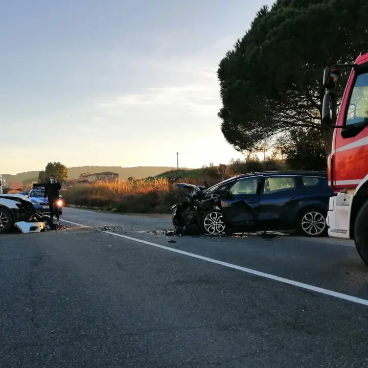 Incidente stradale sulla statale 106 a Strongoli: tre feriti