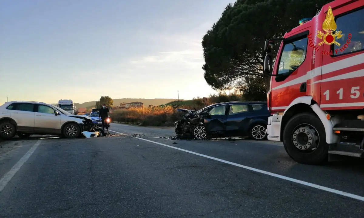 Incidente stradale sulla statale 106 a Strongoli: tre feriti