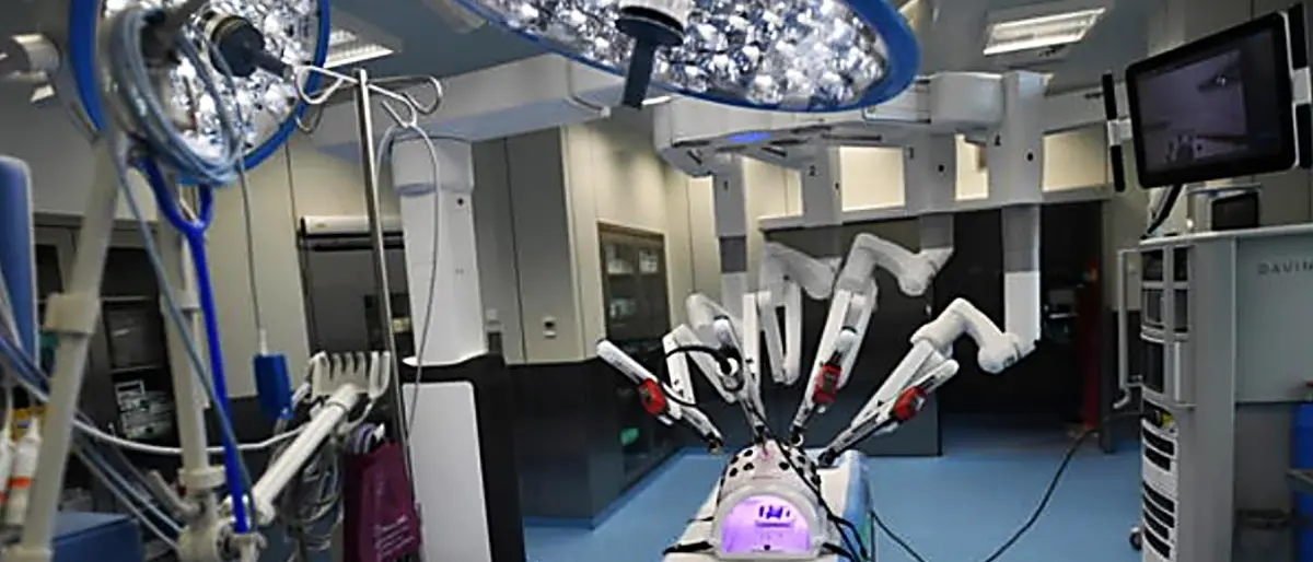 Napoli, raro intervento al pancreas realizzato con un robot chirurgico